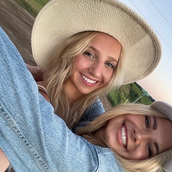 Meet your Posher, Callie - Picture 4 of 5